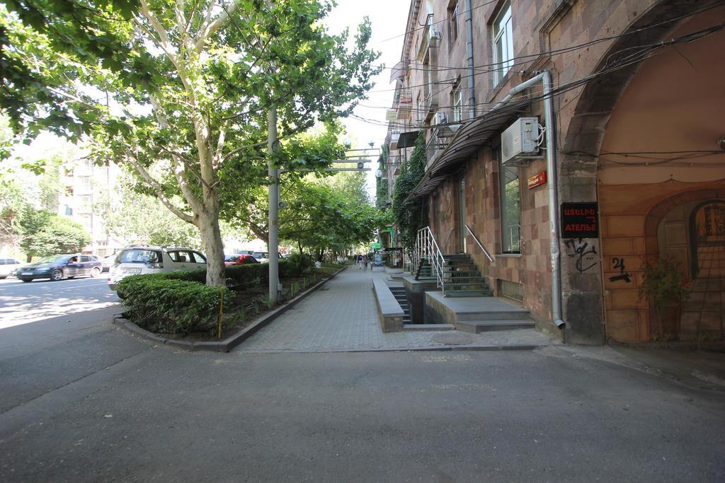 Studio With Balcony On Sayat Nova Avenue Yerevan Exterior photo